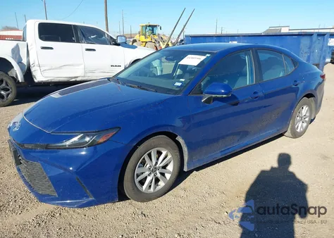 2025 Toyota Camry Le z USA, uszkodzony, nr VIN 4T1DAACK0SU138128